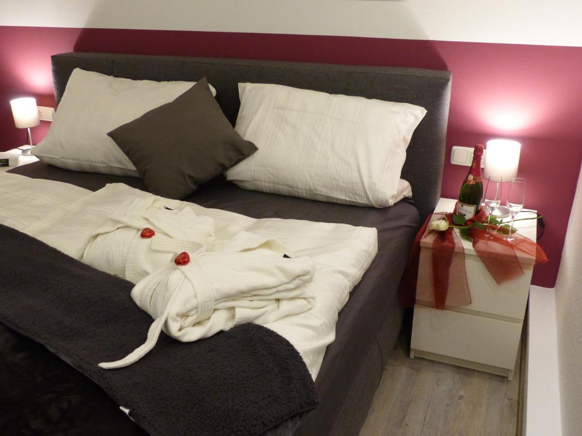 Ferienwohnung Schlossblick - 4 Sterne Sauna Pool Whirlpool Exklusiv เบราน์เฟลส์ ภายนอก รูปภาพ